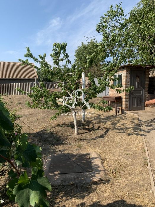 Продаж будинку із великою ділянкою