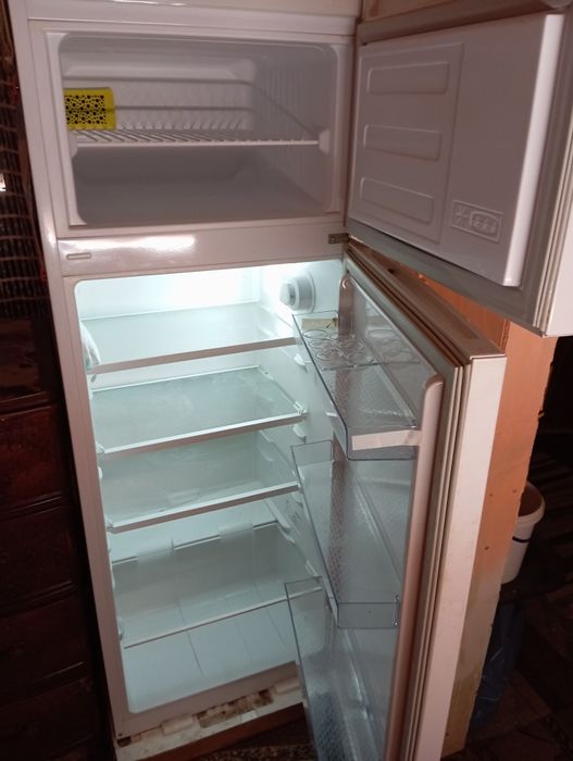 Майже новий холодильник Векко ще рік гарантії