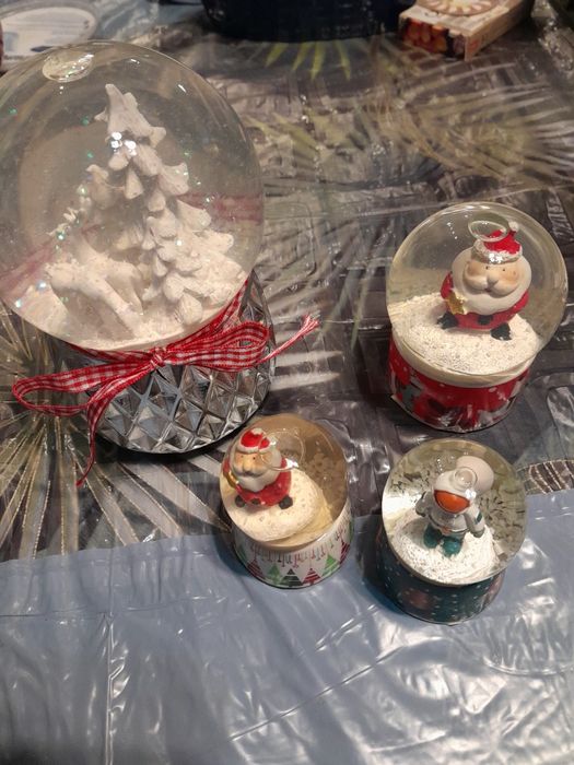 Kule śnieżne świąteczne z pozytywką 16cm 9 i 7cm mikołaj renifery