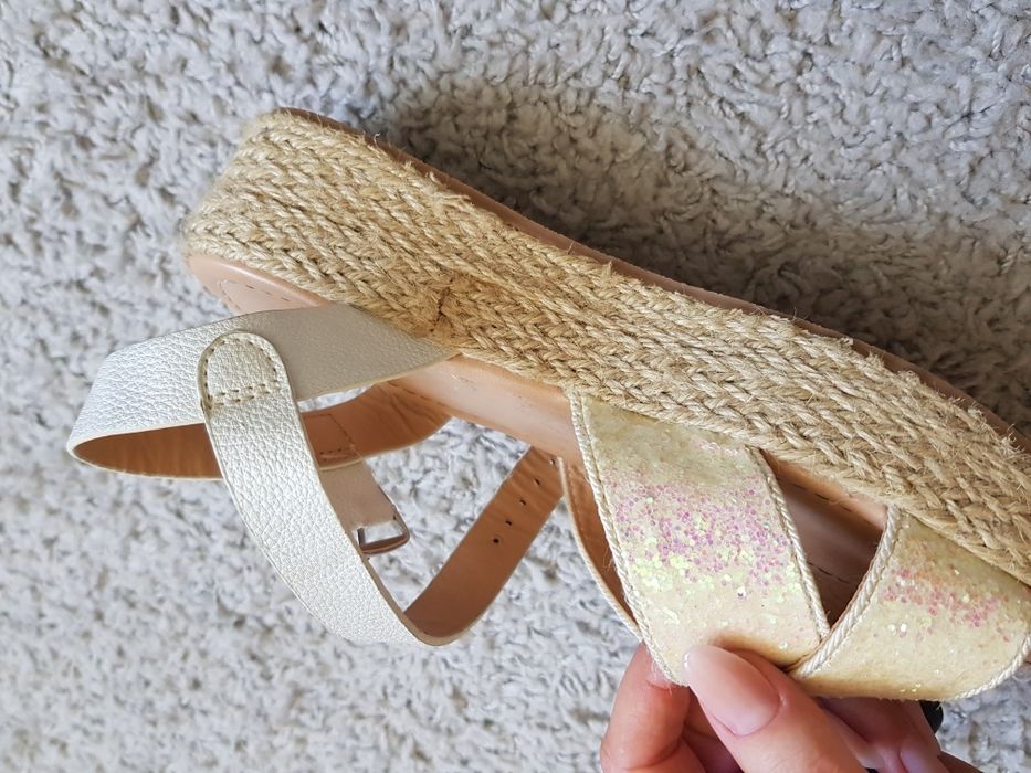 Buty sandały espadryle koturny beżowe kremowe zapinane cekiny 36