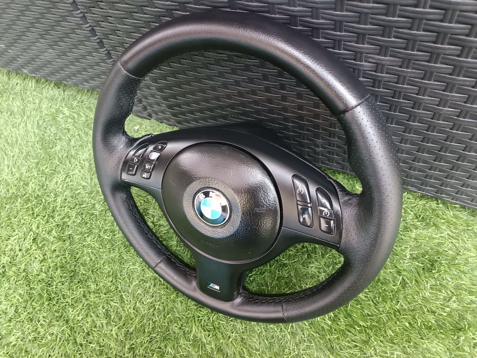 Volante Bmw Pack M Multifunções pele preta e perfurada 
Linha
