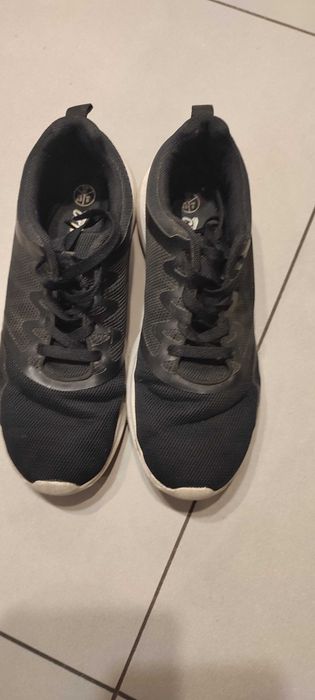 Sprzedam buty sportowe rozm 42