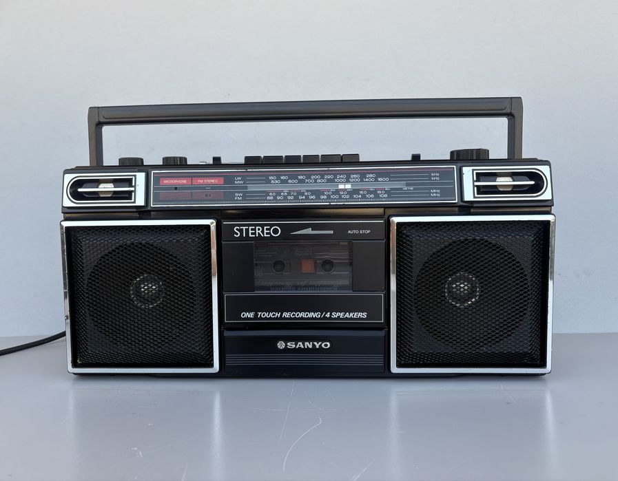 4-діапазонний стереомагнітофон Sanyo M 9703L