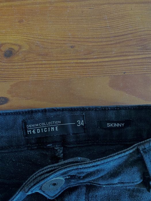 szare spodnie rurki skinny Medicine