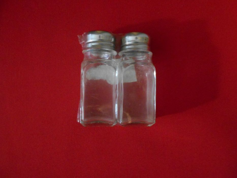 Utensílios de cozinha NOVOS (Passe-vite, espremedor e saleiro)