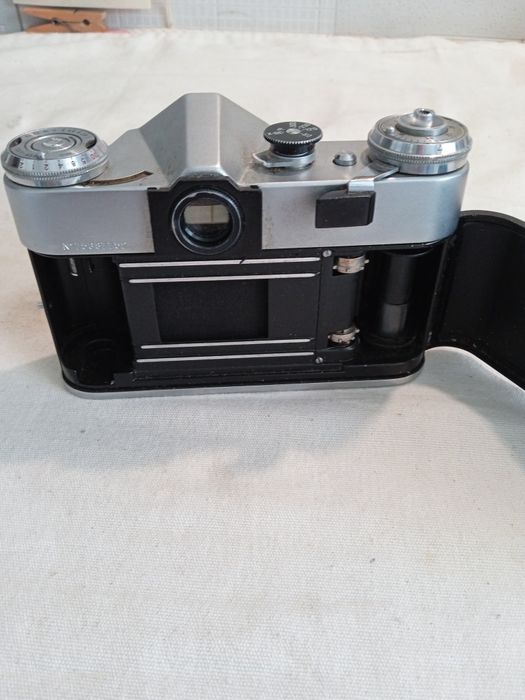 Фотоаппарат Зенит Е б/у.