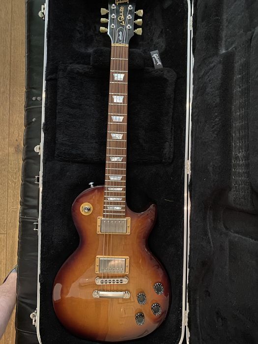 Gibson Studio 2017 rok