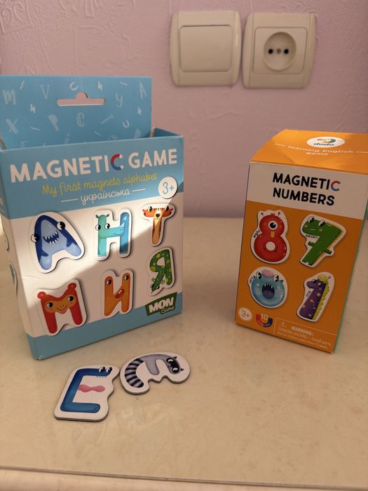 Магнітні букви та цифри