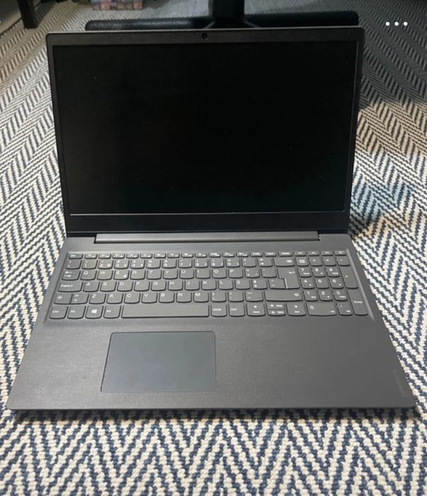 Lenovo - V15-ADA