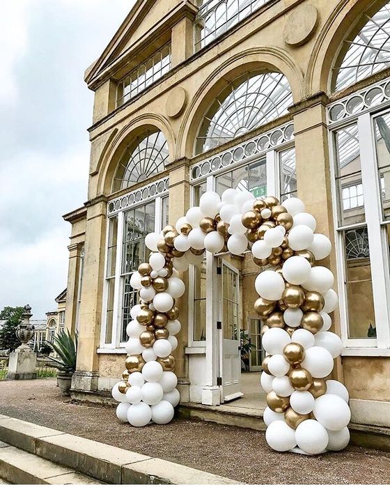 Відкриття закладу оформлення шарами кульками