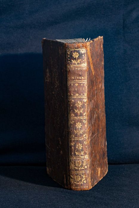1752 Book "Le Histoire Universelle"