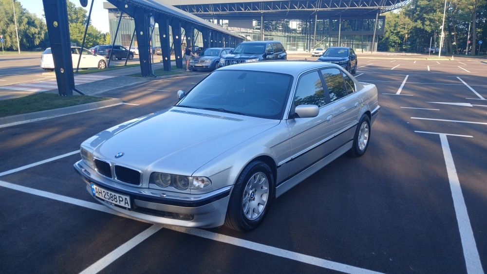 BMW 7 Series, 2001