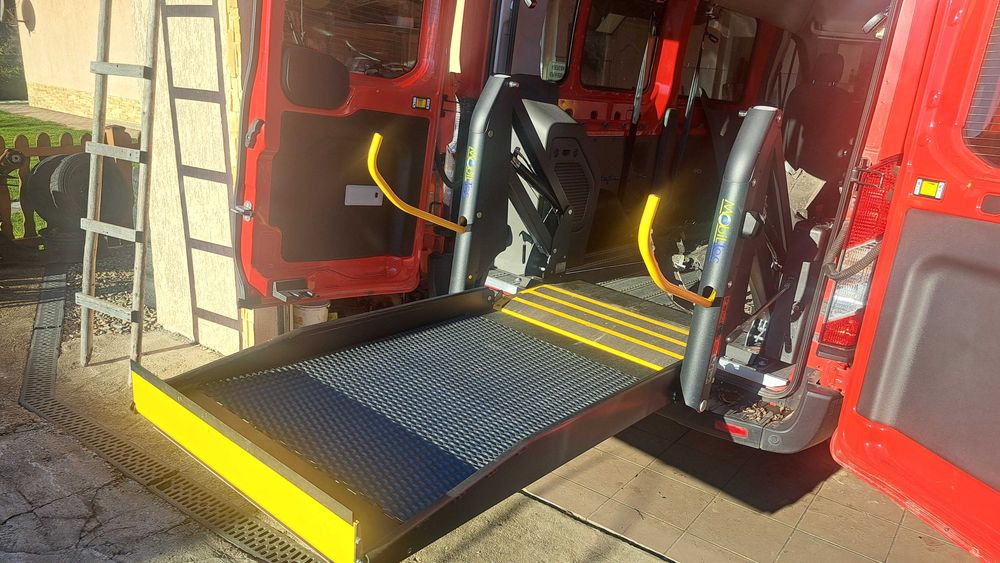 Rampa winda  inwalidzka podest do busa  prawie nowa MobliTec