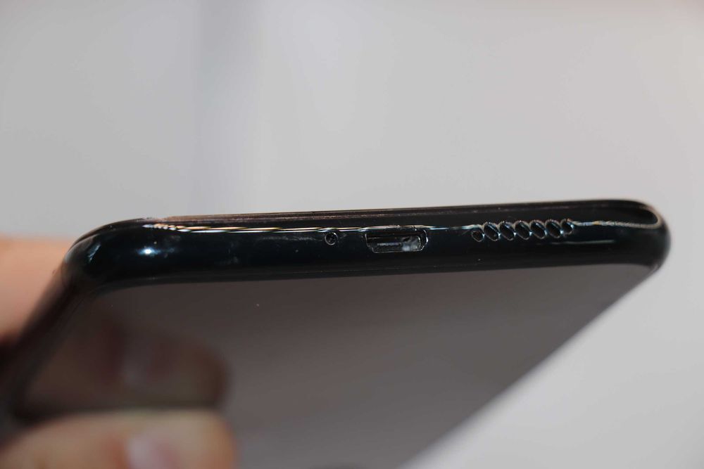 Wiko View 3/16Gb Green, Є тріщини на сенсорі!