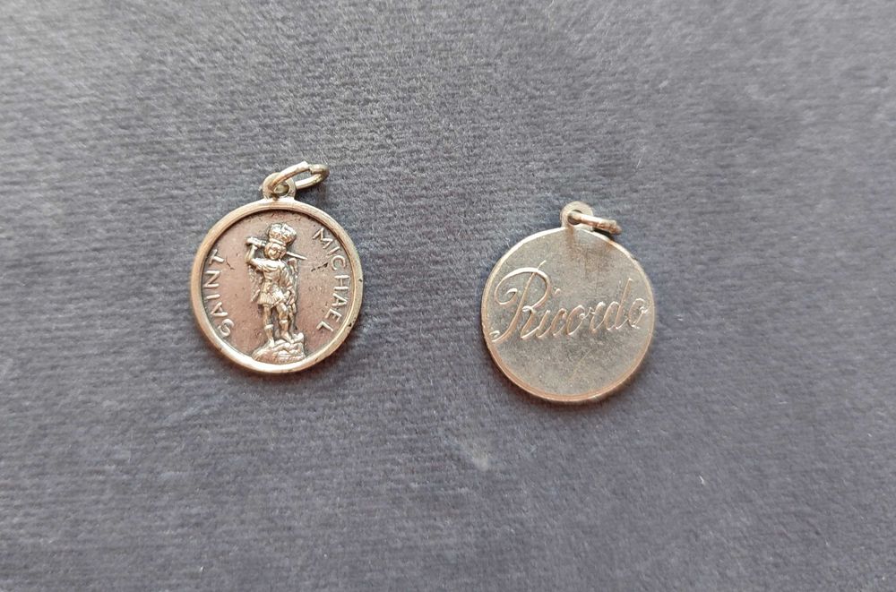 Medalik z Saint Michael