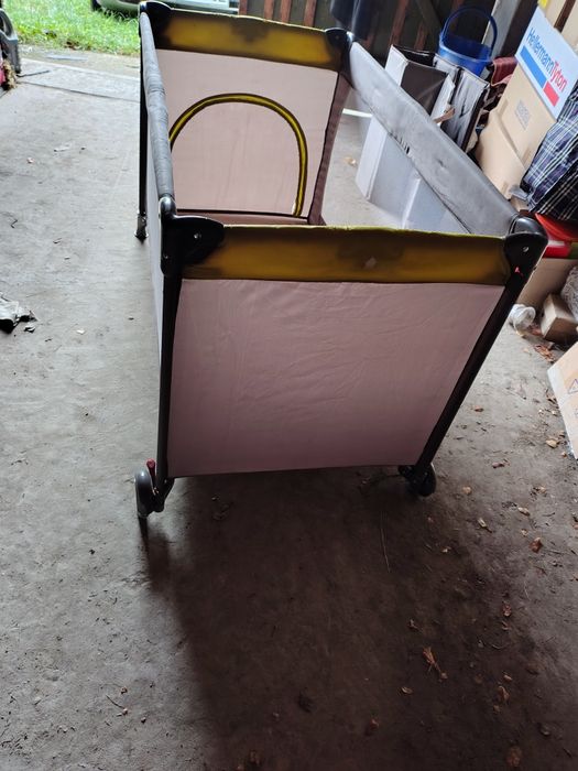 Дитячий манеж квадратний