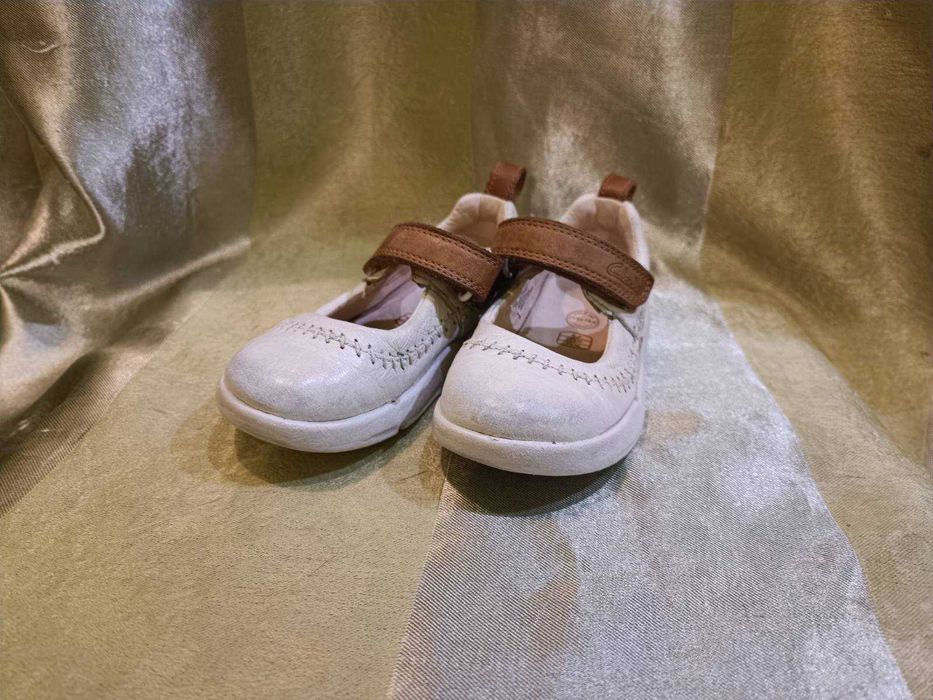 Детские кожаные балетки Clarks
