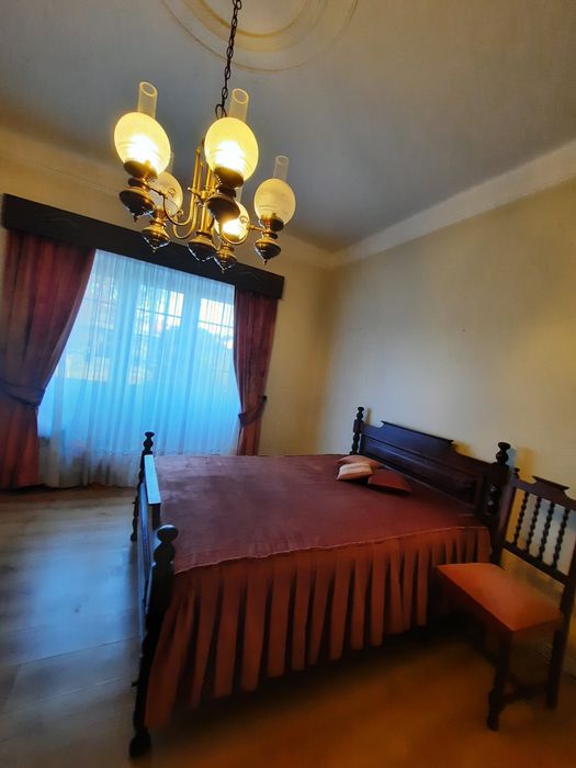 Vende-se cama e cadeira