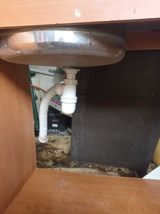 продам кухонную тумбу с мойкой