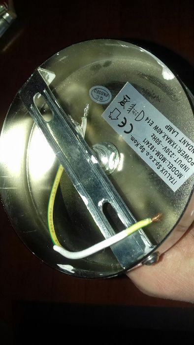 Lampa sufitowa z gwintem E14.