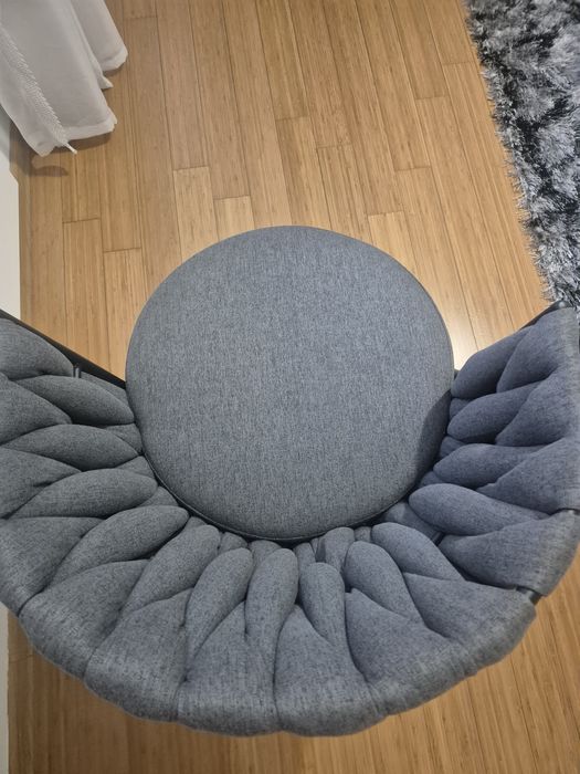 Krzesło Glamour tapicerowane szare z czarnymi nóżkami stan bardz dobry