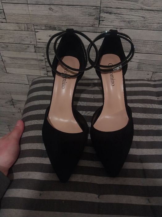продам нові туфлі на шпильці