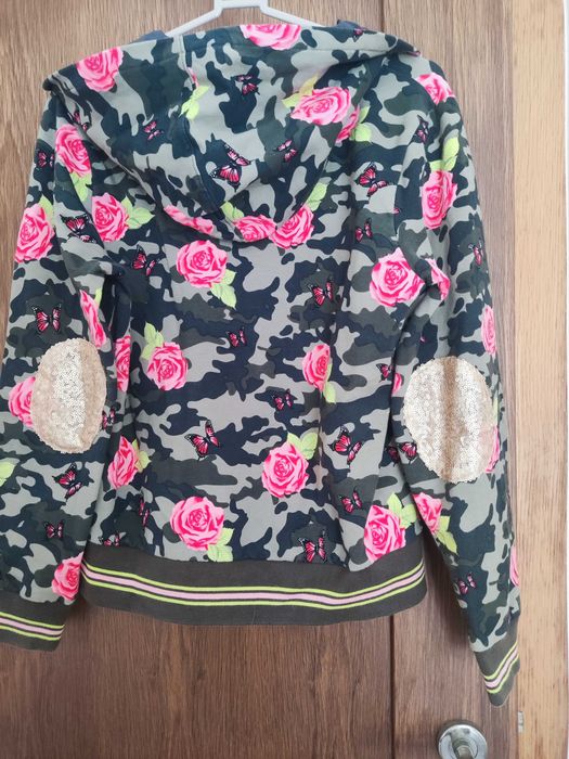 Roupa juvenil para menina