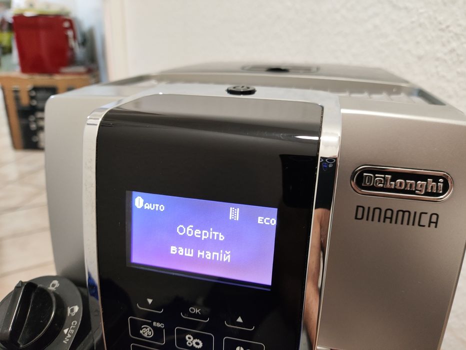 Кофеварка, кофемашина Delonghi Dinamica