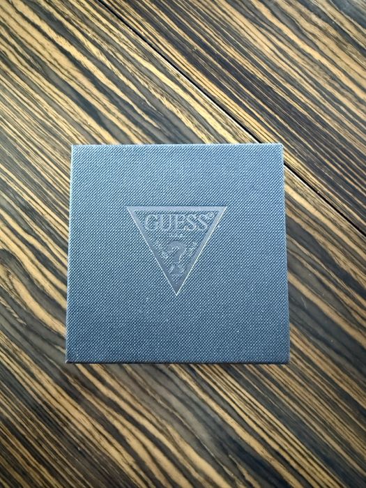 Часы известного американского бренда GUESS