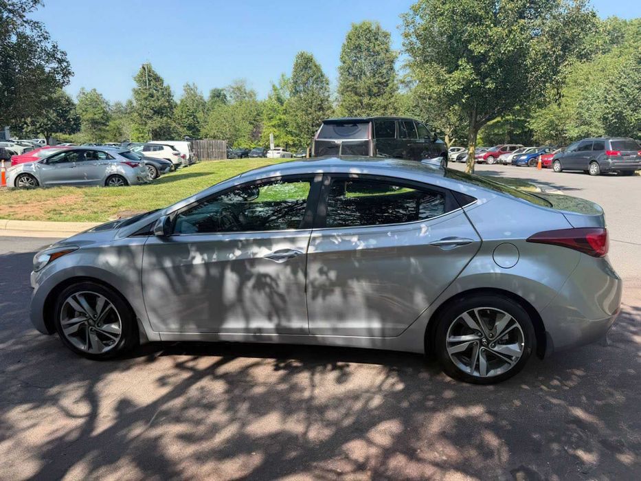 Hyundai Elantra Limited      2015