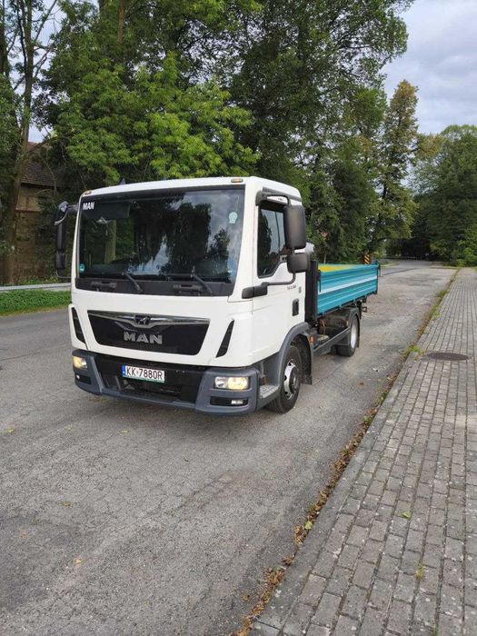 Transport wywrotką betonu z betoniarni, kruszywa, ziemia