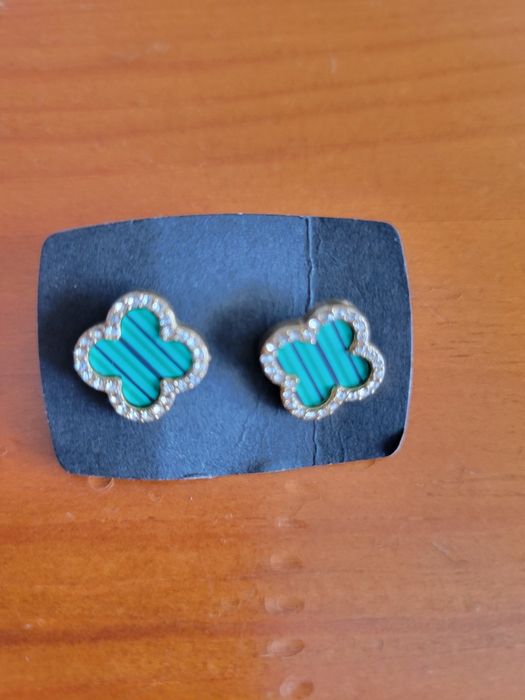 Brincos verdes novos