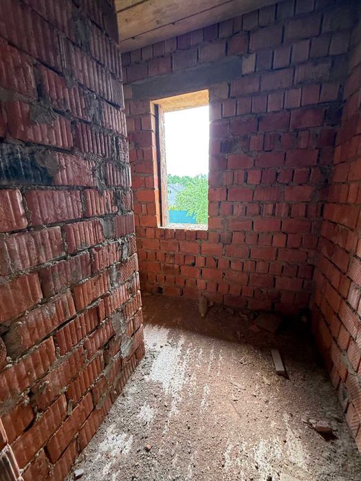 Продається двоповерховий будинок (незавершене будівництво) у селі Стара Жадова