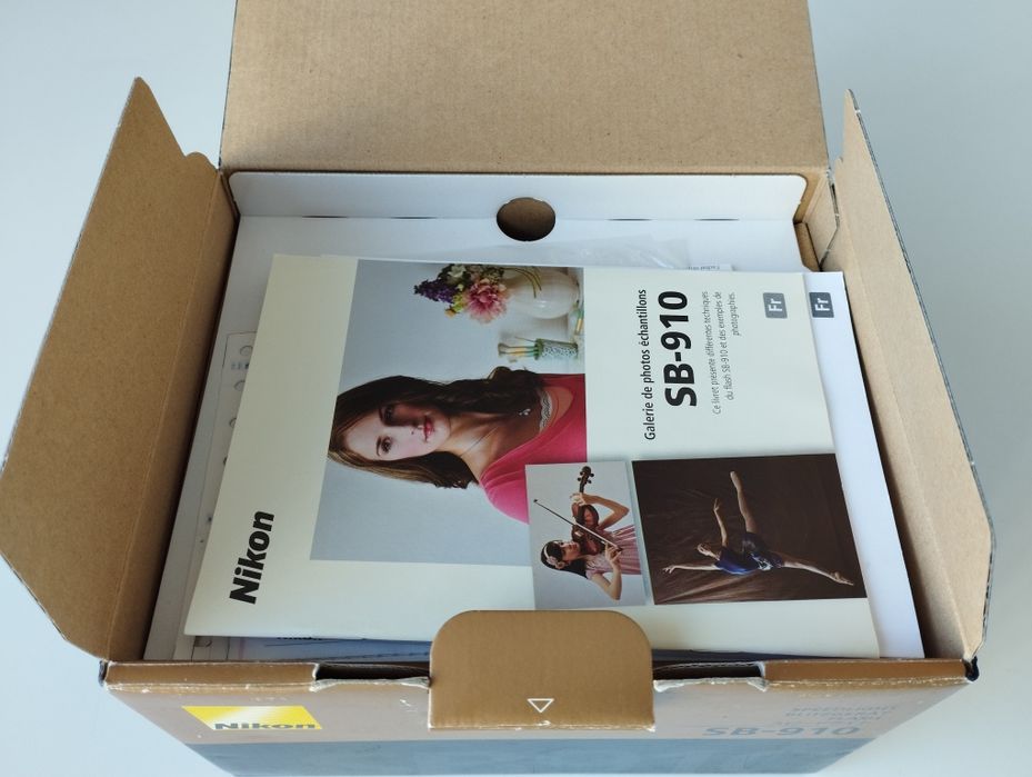 Vendo Flash Nikon Sb-910, igual a novo.
Na caixa com todos os acessóri