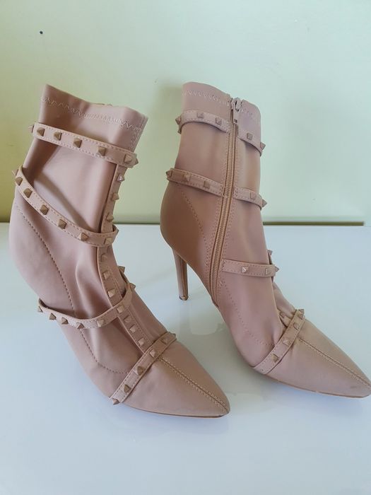 Botki beżowe szpilki 38