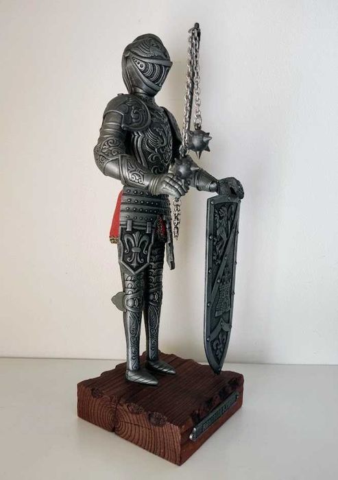 Armadura século XVI estatueta em metal ornamento