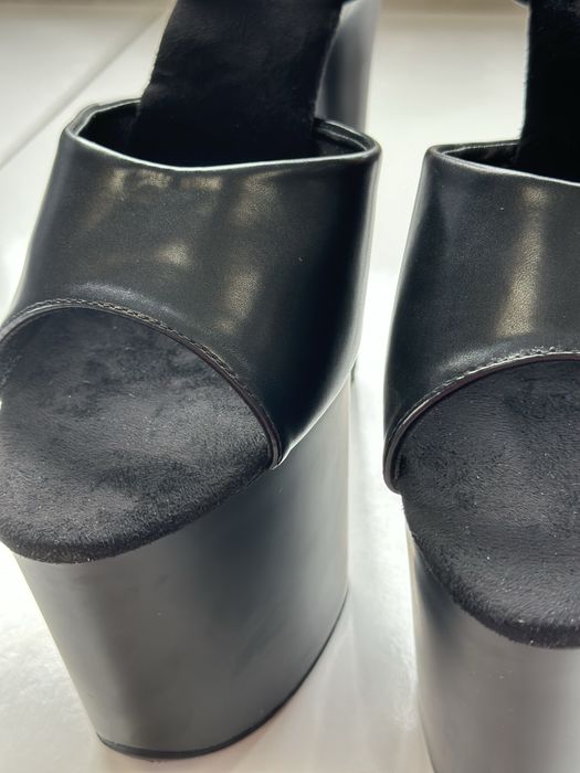 Sandálias de Salto Alto Plataforma  – Pretas, 44