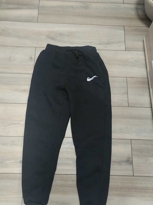 Sprzedam komplet bluzy i dresów nike czarny