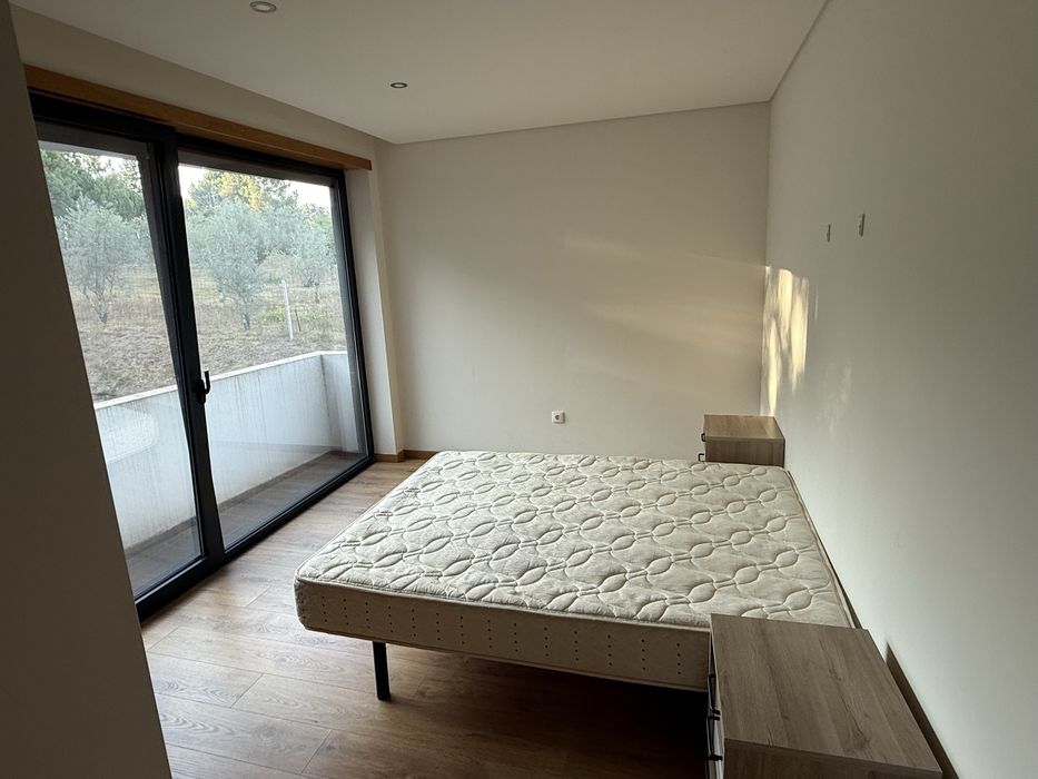 Aluga se quarto com wc privativo a caloiro de gestao