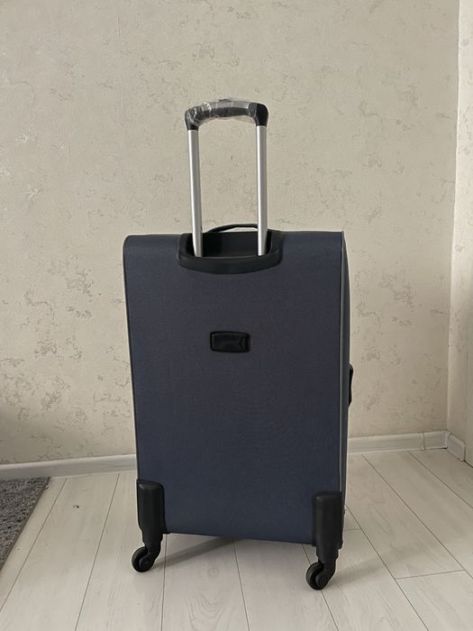 Продам  новый Чемодан