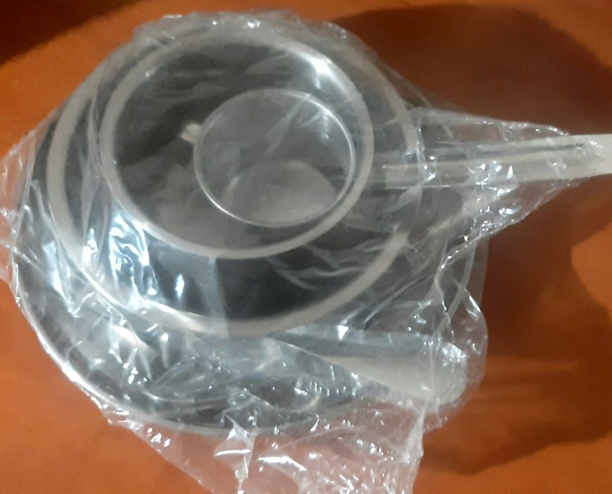 Набір металевого посуду