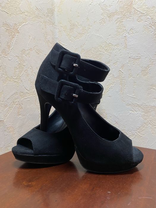Туфлі чорні на підборах, 37 розмір, майже нові - 350