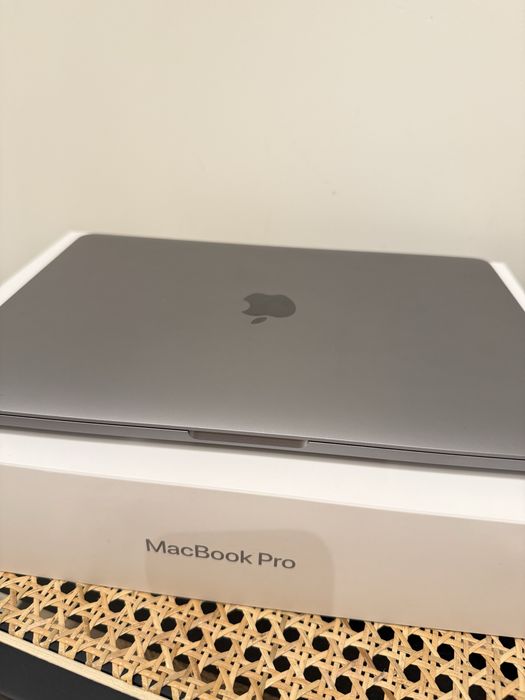 MacBook Pro intercore i5 z touchbar