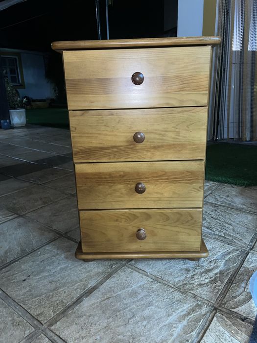 Mesa de cabeceira cor pinho