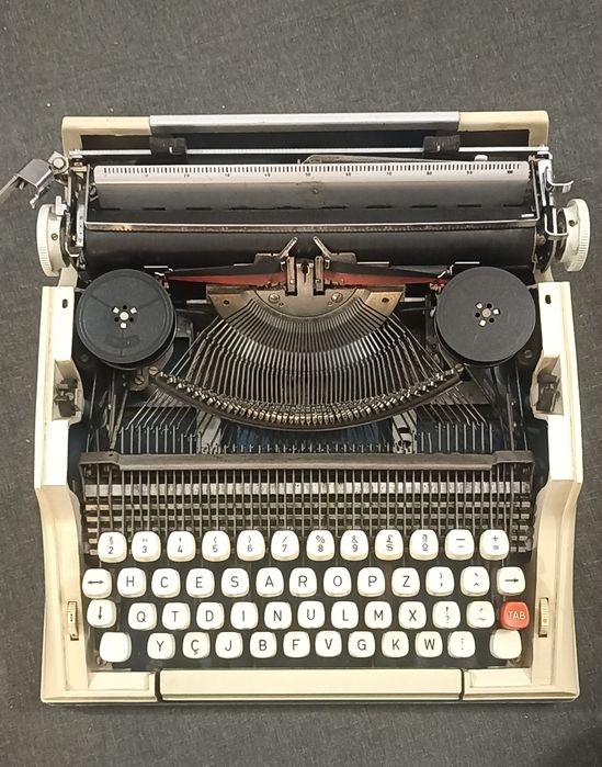 Máquina de escrever Oliva/Messa