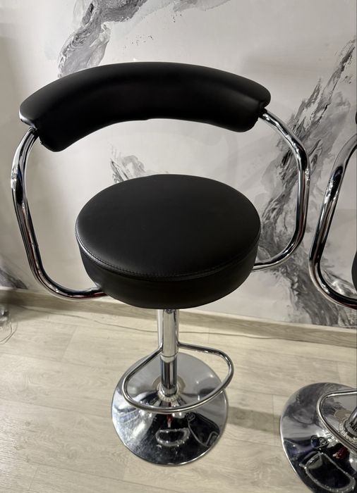 Барний стілець зі спинкою