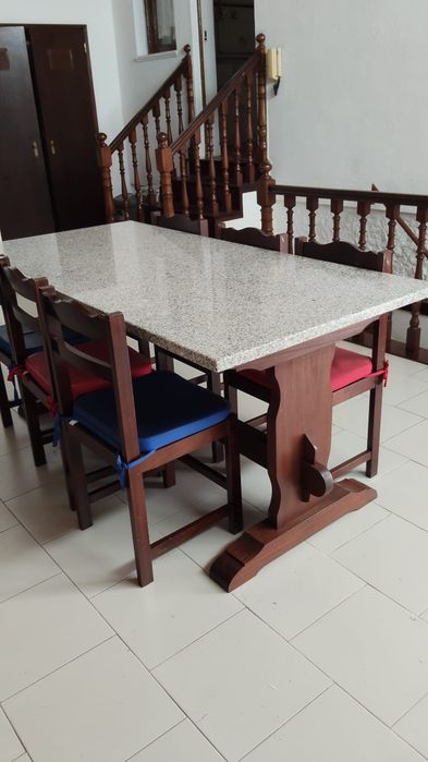 Cozinha Completa em Mogno Maciço + Mesa e 6 Cadeiras – Excelente Estado