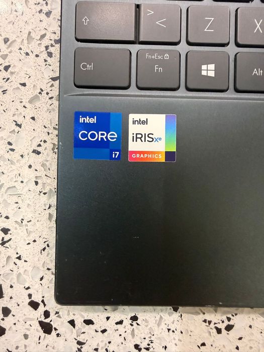 ASUS ZenBook 14 – i7 / Ultrafino e Premium