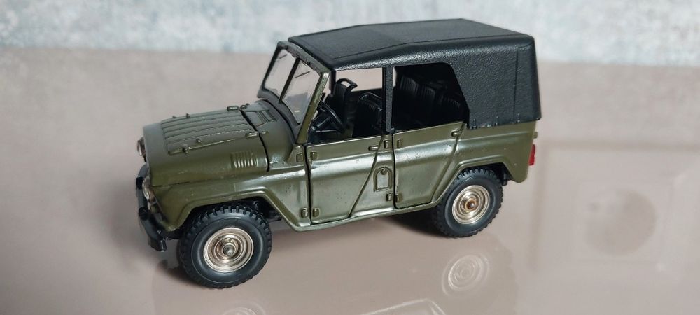 Дно МЕТАЛЛ.Модели УАЗы в масштабе 1.43 Сделано в СССР