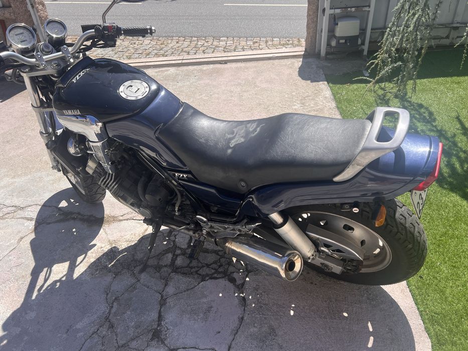 Yamaha FZX750